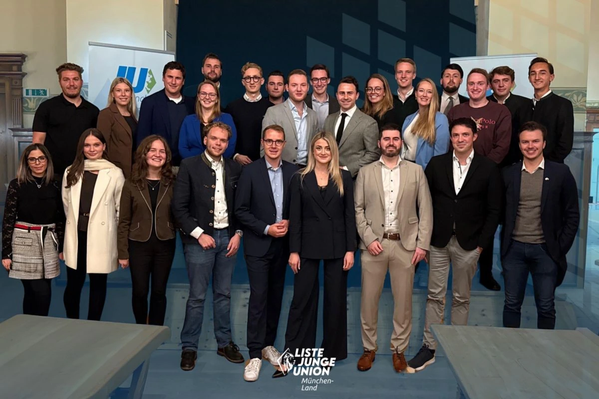 Kreistagskandidatinnen und -kandidaten der Jungen Union München Land bei der Aufstellungsversammlung (Foto: JU im Landkreis München)